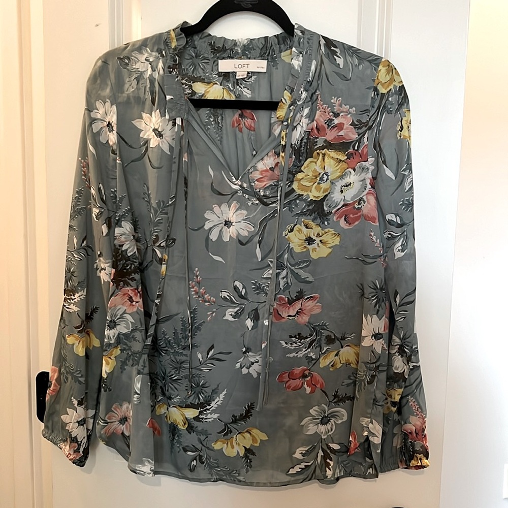LOFT size SP long sleeve floral blouse